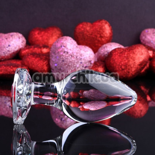 Анальная пробка с красным кристаллом Adam & Eve Red Heart Gem Glass Plug Large, прозрачная