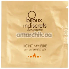 Массажное масло с согревающим эффектом Bijoux Indiscrets Light My Fire Caramel & Sea Salt - соленая карамель, 2 мл - Фото №1