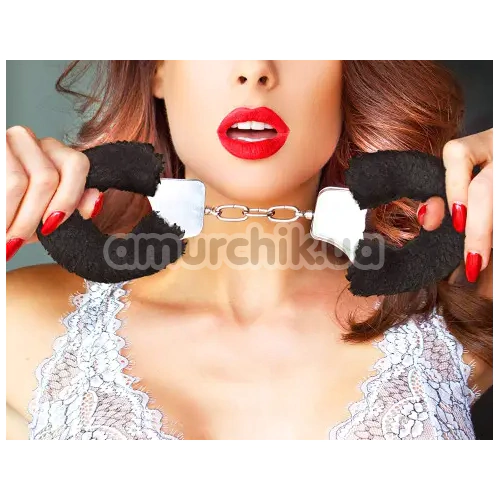 Наручники з чорним хутром DS Fetish Handcuffs, срібні