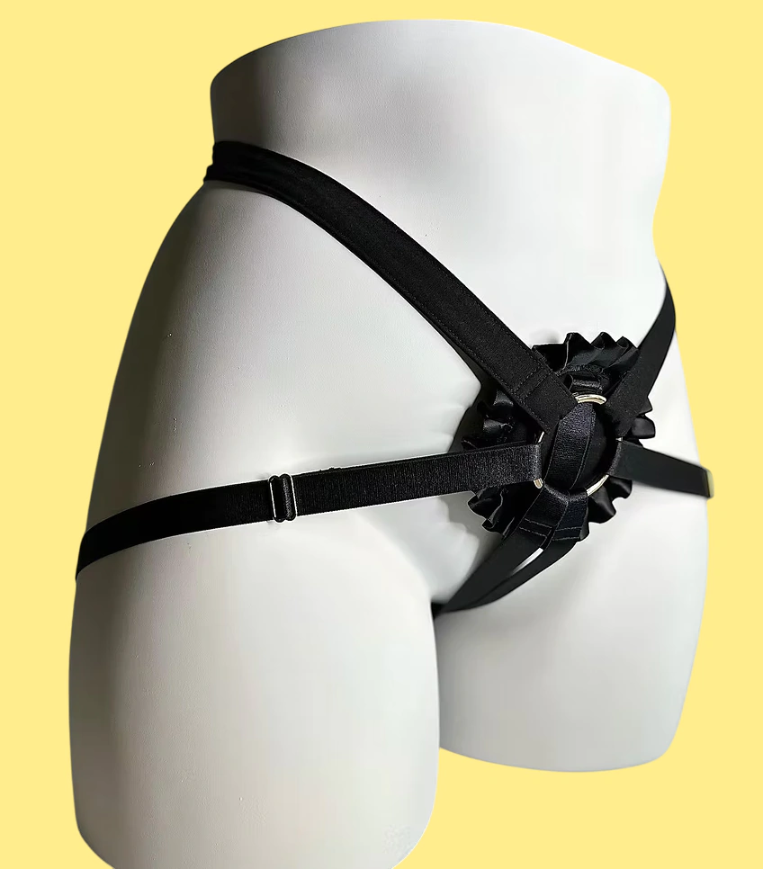 Страпон з ремінцями і кільцем Страпон з ремінцями і кільцем